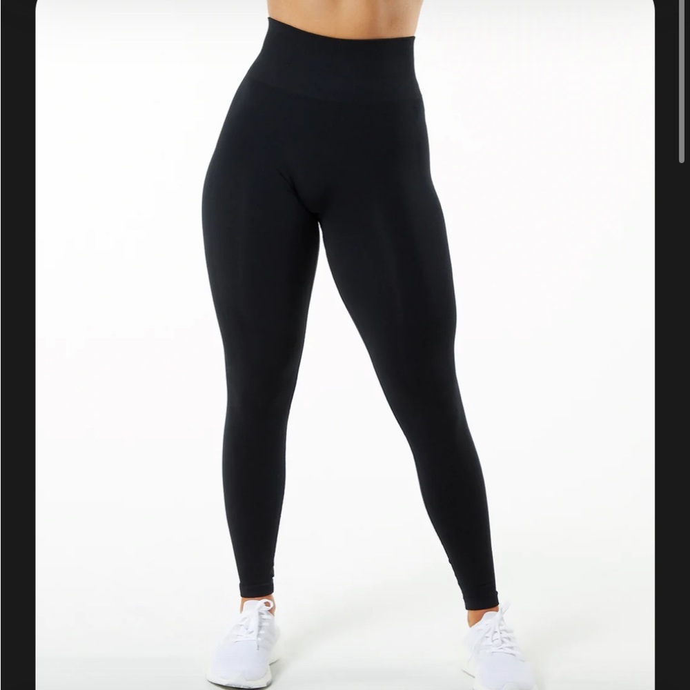 Alphalete Amplify leggings size small in black